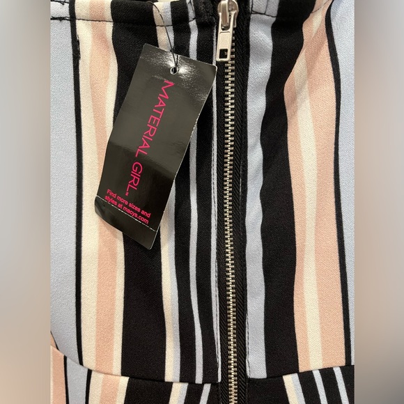 Material Girl Juniors' Wide-Leg Jumpsuit Size:Medium(Buy Now Only)No Offers - Picture 5 of 7